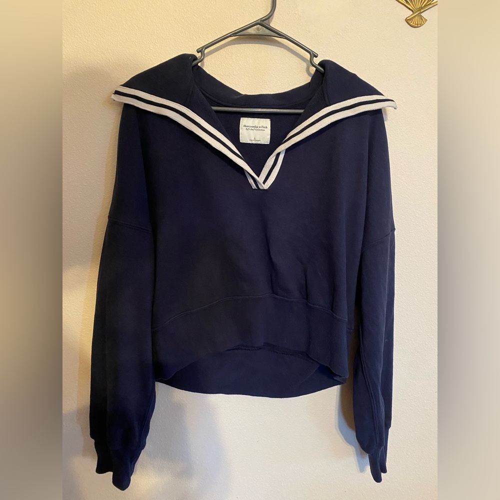 Abercrombie & Fitch cropped navy pull over - size large